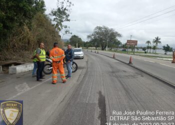 Prefeitura informa lentidão no trânsito na SP-055 devido às obras de recapeamento na Enseada realizada pelo Governo do Estado