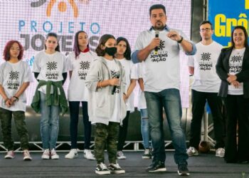 Prefeito Felipe Augusto recebe alunos dos Grêmios Estudantis da rede municipal de ensino