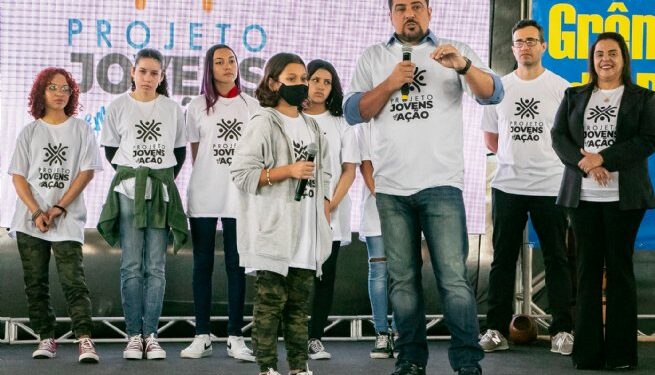 Prefeito Felipe Augusto recebe alunos dos Grêmios Estudantis da rede municipal de ensino