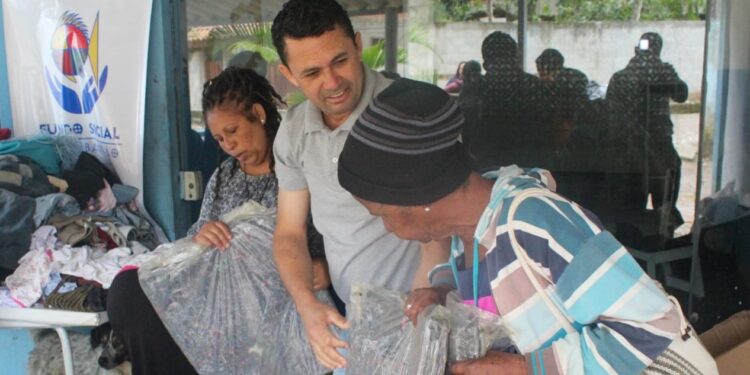 Fundo Social entrega 420 donativos na Vila Tropicanga