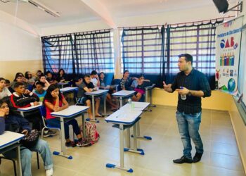 Jovens em Ação e OAB vai à escola realizam palestras em escola estadual de São Sebastião