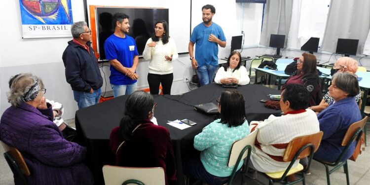 Prefeitura realiza primeira aula do curso de Inclusão Digital para idosos e pessoas com deficiência (PcD)