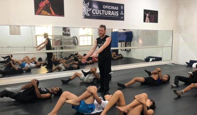 Seguem abertas as inscrições para o Curso de Qualificação em Dança, ministrado por Tutu Morasi