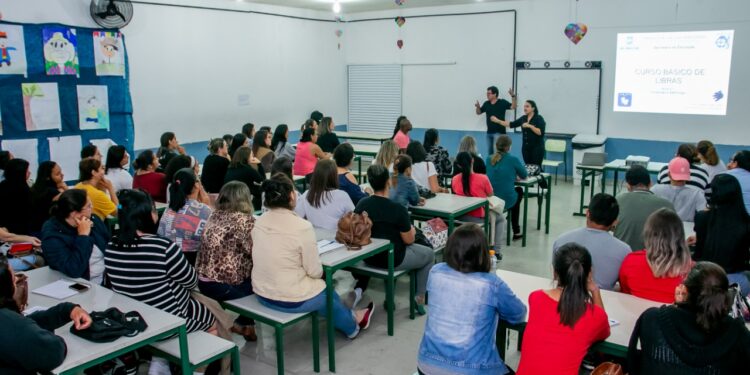 Prefeitura abre hoje (17) inscrições para curso de Libras