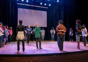 Alunos do Jovens em Atuação participam de oficinas formativas para 14ª edição do Fest Art