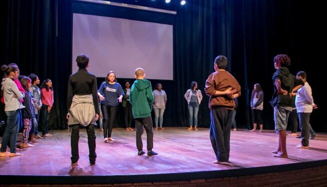 Alunos do Jovens em Atuação participam de oficinas formativas para 14ª edição do Fest Art