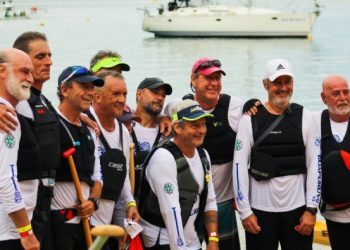 Equipe de canoa havaiana sebastianense conquista Aloha Spirit 2022 na categoria +60