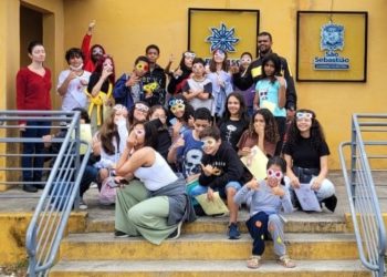 Estudantes praticam biblioterapia na Biblioteca Municipal