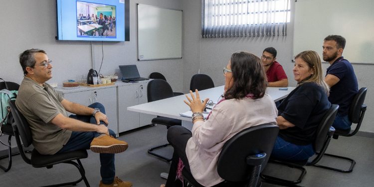 Servidores de Ilhabela conhecem Escola de Governo e Gestão da Prefeitura de São Sebastião para implementação no município