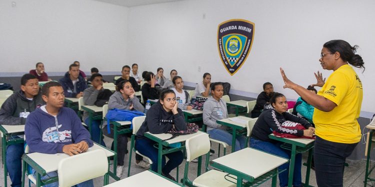 Setembro Amarelo: jovens são foco de palestras e atividades sobre saúde mental e prevenção ao suicídio   