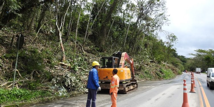 Obra em encosta do Morro do Esquimó é iniciada pelo governo do Estado