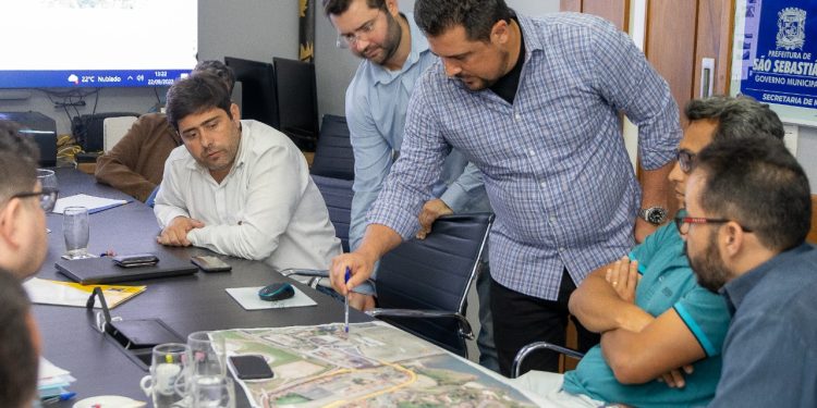 Prefeito de São Sebastião Felipe Augusto convoca reunião com a Concessionária Tamoios para tratar sobre a obra do Contorno Sul no Topolândia