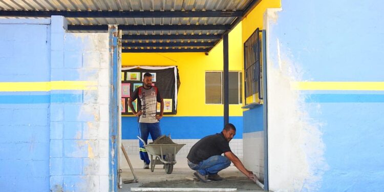 Prefeitura de São Sebastião avança na reforma de escolas de Boraceia