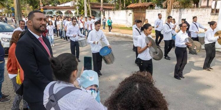 Presidente Reis participa de Ato Cívico em Boiçucanga