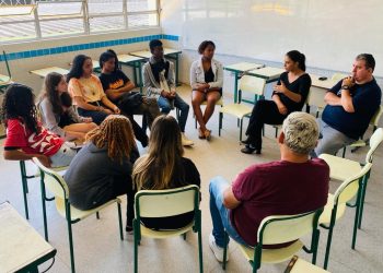 Alunos do projeto Jovens em Ação aprendem sobre conscientização animal com o CCZ