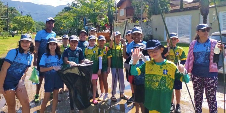 Unidades de ensino de São Sebastião participam do Dia Mundial da Limpeza