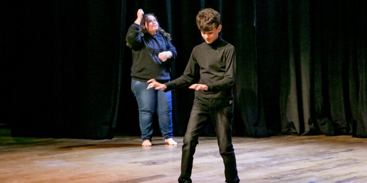 Alunos do Jovens em Atuação participam de oficinas formativas para 14ª edição do Fest Art