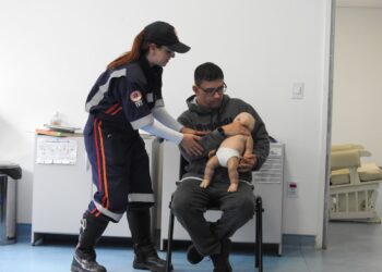 Prefeitura de São Sebastião promove treinamento de Técnica de Desengasgo de Bebês em Boiçucanga
