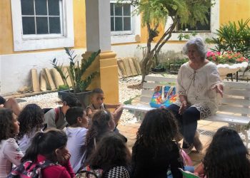 Alunos de Boraceia se encontram com Neide Palumbo no Centro Histórico