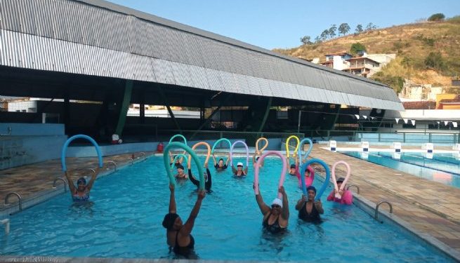 Aulas de hidroginástica e alongamento para terceira idade melhoram qualidade de vida de sebastianenses