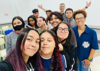 Alunos do Jovens em Ação apresentam o projeto em congresso da Universidade de Taubaté