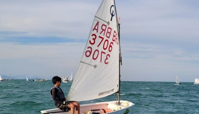 Prefeitura oferece aulas de vela no Balneário dos Trabalhadores