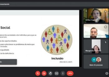 Profissionais de apoio à inclusão participam de formações durante o recesso