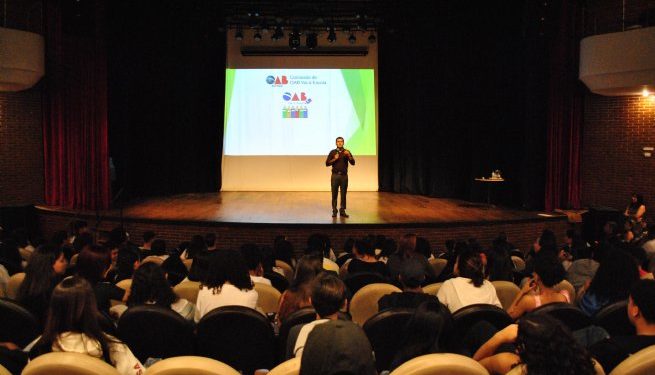 Prefeitura de São Sebastião e OAB realizam palestra sobre Direito Eleitoral para alunos da rede municipal