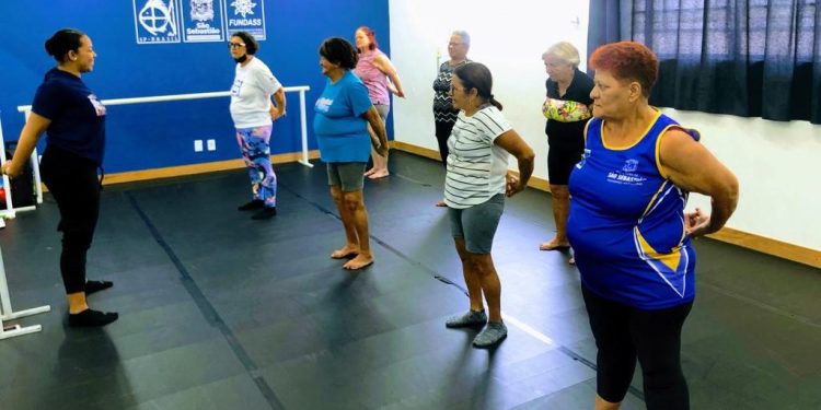 Prefeitura desenvolve atividades adaptadas para idosos e pessoas com deficiência em bairros da Região Central