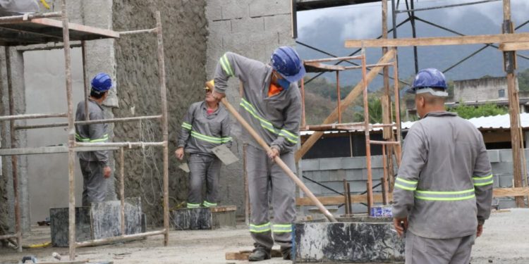 Construção do auditório da EM Prof.ª Cynthia Cliquet Luciano segue avançando