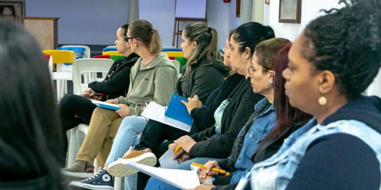 Prefeitura realiza formação sobre abordagem Reggio Emilia com profissionais da educação infantil