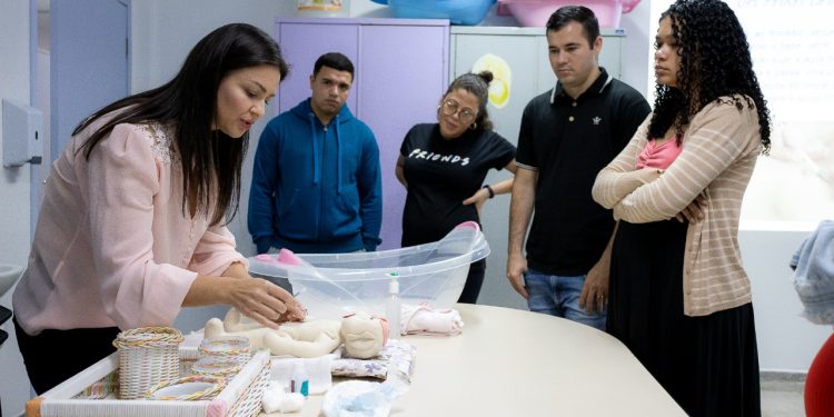 Concluintes do Curso de Gestantes e Casais Grávidos recebem certificados  