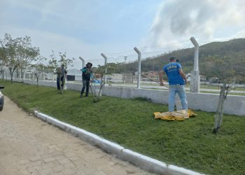 Prefeitura permanece com serviços de manutenção e pintura em espaços esportivos