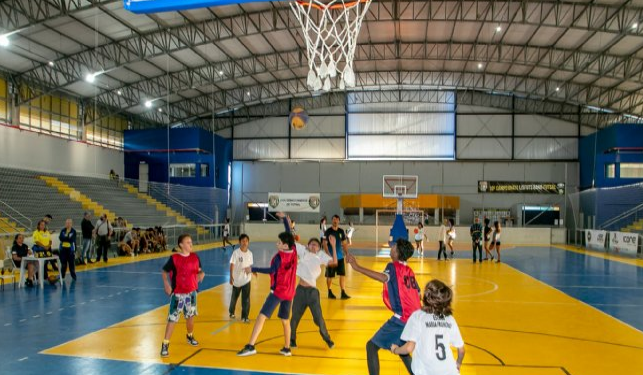 Prefeitura oferece aulas de Basquete em Maresias