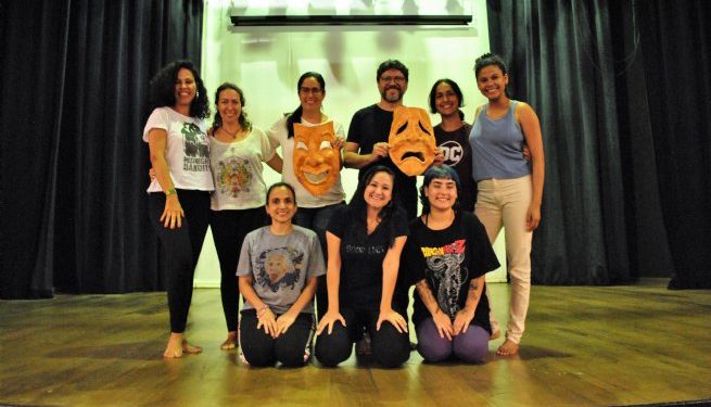 Professores da rede municipal participam de oficina teatral