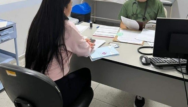 Mais seis médicos aprovados em concurso público assumem USFs; cobertura médica na Atenção Básica é de 100%