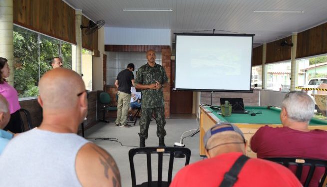 Prefeitura de São Sebastião realizou reunião entre Polícia Ambiental e pescadores artesanais na Enseada