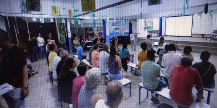 Reunião sobre regularização fundiária reúne mais de 80 pessoas no Morro do Abrigo, em São Sebastião   