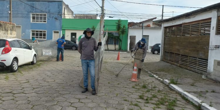 Ruas do bairro Vila Amélia passam por ações de limpeza urbana