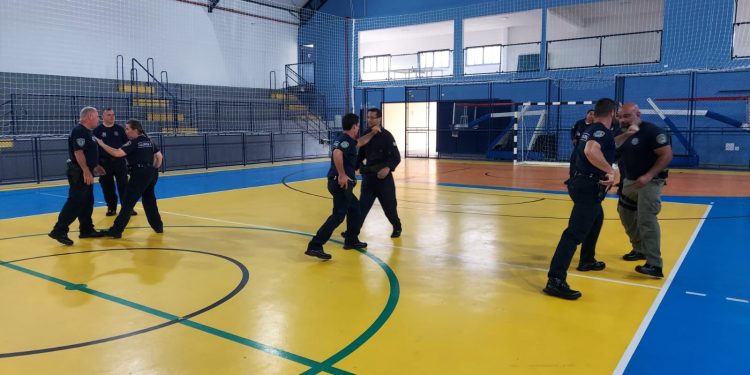 Prefeitura realiza curso de retenção e contrarretenção de arma de fogo para policiais municipais