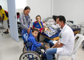 Prefeitura entrega equipamentos de tecnologia assistiva