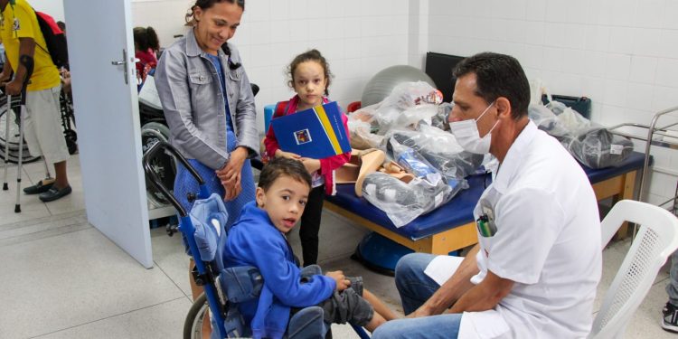 Prefeitura entrega equipamentos de tecnologia assistiva