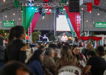 Fundo Social arrecada 1.043 Kg de alimentos no estacionamento solidário do Festival Italiano 2022