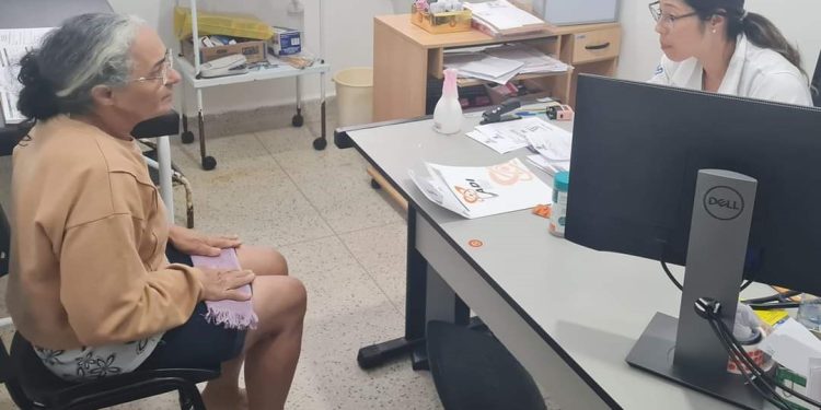 Mais seis médicos aprovados em concurso público assumem USFs; cobertura médica na Atenção Básica é de 100%   