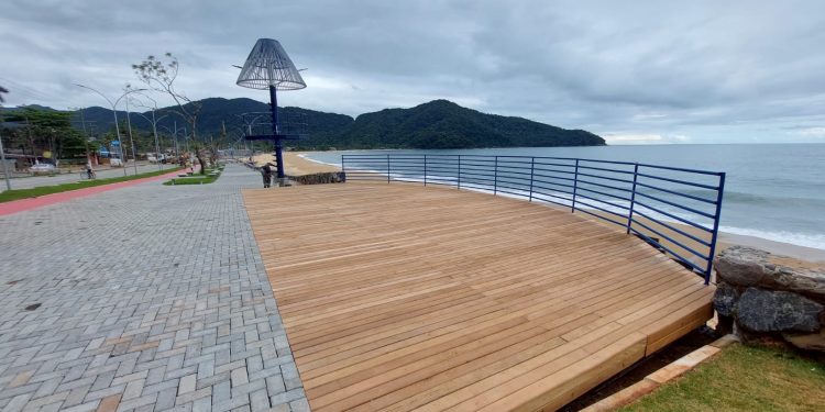 Obras de urbanização da Praça Pôr do Sol e da orla de Boiçucanga entram em fase final   