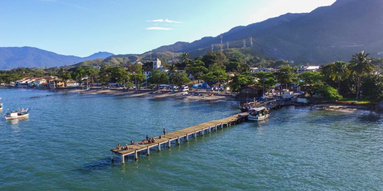 Prefeitura executa fase final da obra de reforma e ampliação do píer do bairro São Francisco