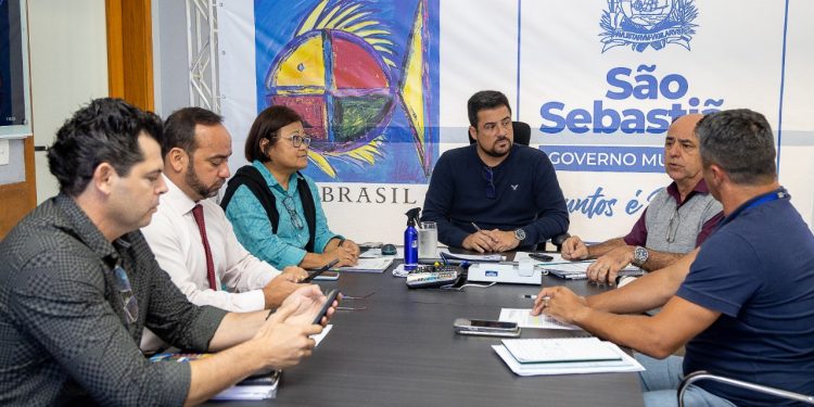 Prefeitura assina termos de compromisso com Sabesp para levar saneamento às áreas em processo de regularização fundiária   
