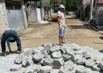 Prefeitura de São Sebastião realiza mutirões de pavimentação em bairros da Costa Sul