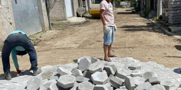 Prefeitura de São Sebastião realiza mutirões de pavimentação em bairros da Costa Sul