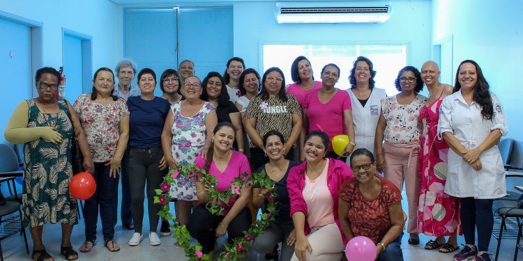Outubro Rosa: comemoração sobre o mês de combate ao câncer de mama é realizada no Centro de Reabilitação da Topolândia